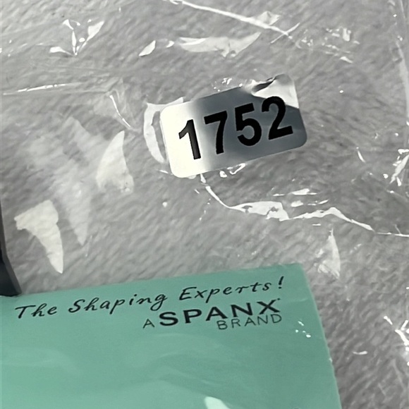 NEW‎ Spanx Assets Size 2 Black Textured Wish Bone Shaping Tights - Picture 4 of 4